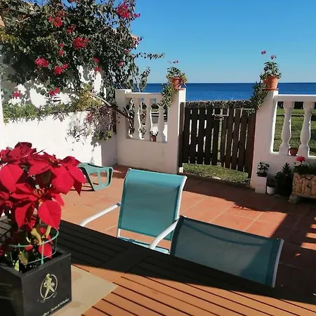 House On Beachfront 埃斯特波纳