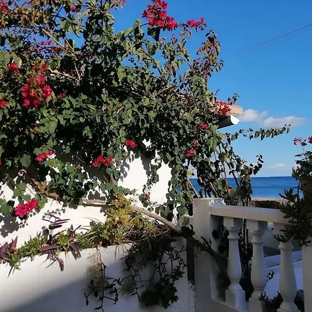 House On Beachfront * 埃斯特波纳